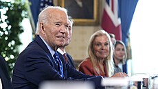 Americký prezident Joe Biden p�ivítal britského premiéra Keira Starmera v Bilém...