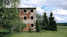 Bývalá kasárna v H�ebe�né nedaleko Abertam