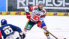 Pardubický úto�ník Roman �ervenka (19) vymý�lí, co s pukem.