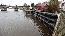 Praha za�ala se stavbou protipovod�ové bariéry v n�kterých �ástech metropole....