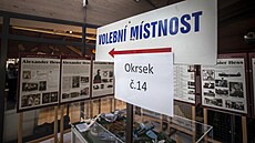 P�íprava volební místnosti v v Leteckém muzeu Metod�je Vlacha v Mladé...