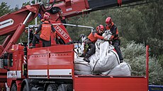 Rozvodn�ná �eka Odra v Ostrav�. Evakuace osob. Protr�ení hráze. (16. zá�í 2024)