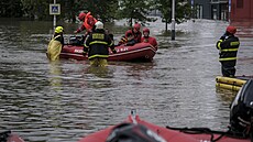 Rozvodn�ná �eka Odra v Ostrav�. Evakuace osob. Protr�ení hráze. (16. zá�í 2024)