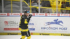 Litvínovský Michal Gut slaví gól v utkání proti Hradci Králové.