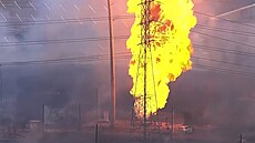 Ameri�tí hasi�i bojují s po�árem na p�edm�stí Houstonu. Explodovalo tam...