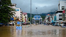 Tajfun Yagi zasáhl i v Thajsku, s sebou p�inesl záplavy a sesuvy p�dy. (11....