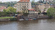 Hrázdný bývalý mýtný domek na Kosárkov nábeí. To se nachází na levém behu...