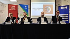 Tisková konference 10. záí 2024 ke zmn hlavního majitele fotbalového klubu...