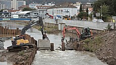 Kv�li výstrahám p�ed extrémními de�ti stavba�i 12. zá�í 2024 rozbili provizorní...