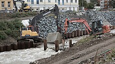 Kv�li výstrahám p�ed extrémními de�ti stavba�i 12. zá�í 2024 rozbili provizorní...