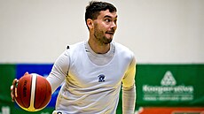 Sluneta Ústí nad Labem, trénink basketbalového týmu. Posila Adam í.