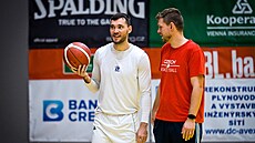 Sluneta Ústí nad Labem, trénink basketbalového týmu. Nový trenér Tomá� Reimer...