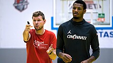 Sluneta Ústí nad Labem, trénink basketbalového týmu. Nový trenér Tomá� Reimer.