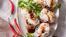 Pikantn� houby se sklen�n�mi nudlemi