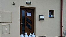 Evakuovaný dm v Troubkách. 0 lidí, zvíat, hlásí cedule na jeho dveích. (16....