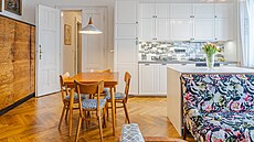 Nová je v hlavním obytném prostoru  pouze kuchy�.