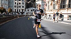 Barbora Strýcová na trati karlovarského triatlonu.