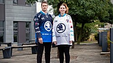 Nové dresy hokejist� HC �koda Plze� p�edstavil také kapitán týmu Jan Schleiss.