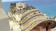 Kostel Santurario di Santa Maria dell´Isola v italské Tropee a Blanka Malá...