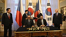 �eský prezident Petr Pavel a jihokorejský prezident Jun Sok-jol p�i setkání na...