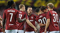 Spar�anská radost po úvodním gólu v utkání se Salcburkem.