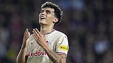 Zálo�ník Salcburku Stefan Bajcetic po zahozené �anci v utkání se Spartou.