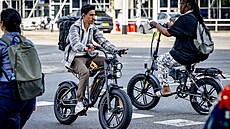 Fatbikes, takzvaná �tlustá kola�, se podobají motorkám a dová�í se z �íny.