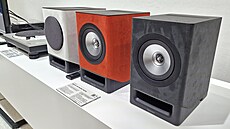 Sta�í je zapojit do zásuvky, p�ipojit k internetu a v aplikaci nastavit streamovací slu�by.