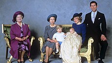 Královna matka, královna Albta II., princezna Diana, princ Charles a jejich...