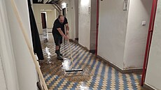 Mendlovo gymnázium v Opav� bylo také zasa�eno vodou. Ta se dostala do suterénu....