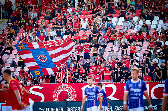 Zbrojovce Brno se na derby s Lí�ní vrátili fanou�ci, výhra v�ak ani p�ed v�t�í...