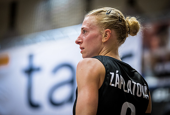 Petra Záplatová, kapitánka basketbalistek brn�nských �abin, b�hem odvety...