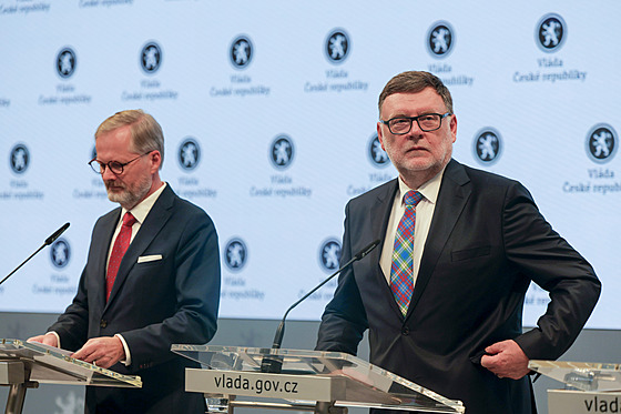 Petr Fiala a Zbyn�k Stanjura na tiskové konferenci vlády k rozpo�tu �R. (25....