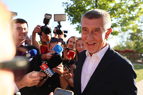 Andrej Babi� z ANO p�ed noviná�i komentuje volby. (21. zá�í 2024)