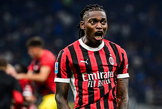 Hrá� AC Milán Rafael Leão oslavuje po utkání s Interem Milán (22 zá�í 2024)