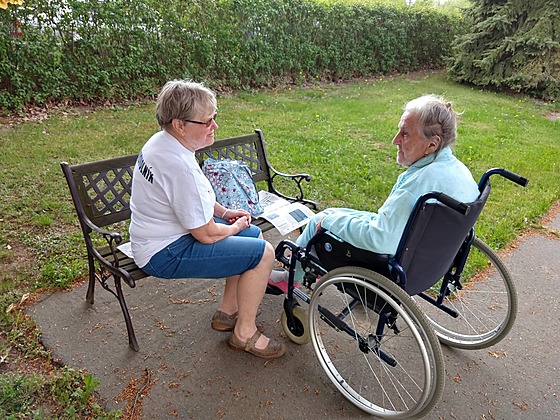 �Dobrovolníci �tou, zpívají, vyvád�jí ze smutku. A tím lé�í.�