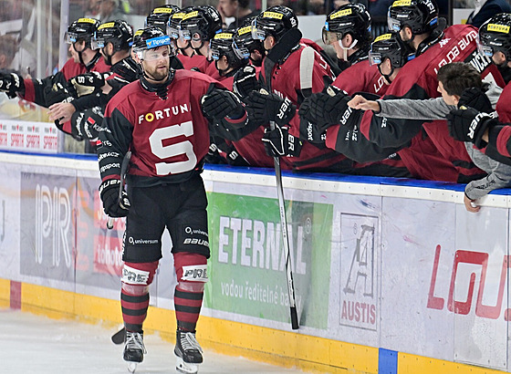 Spar�anský zadák Aaron Irving na za�átku sezony táhne obranu Pra�an�.