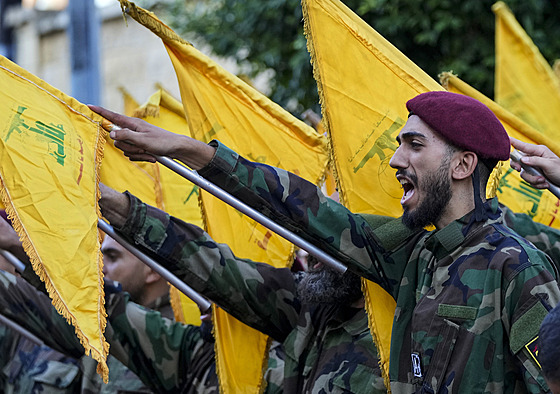 Libanonské hnutí Hizballáh pohbívá velitele raketových jednotek Ibrahíma...