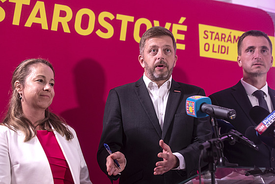 Pedseda STAN a ministr vnitra Vít Rakuan s místopedsedy Lukáem Vlkem a...