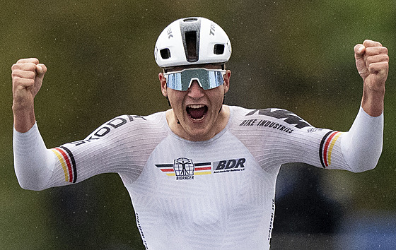 N�mecký cyklista Niklas Behrens ovládl na MS v Curychu silni�ní závod v...