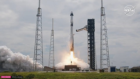Falcon 9 s lodí Crew Dragon míí na misi Crew-9.