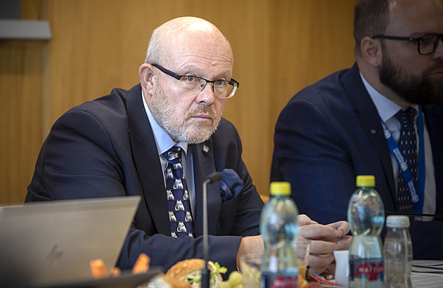 Bitva o nárůst úhrad z pojištění pokračuje, Válek se s lékaři zatím nedohodl