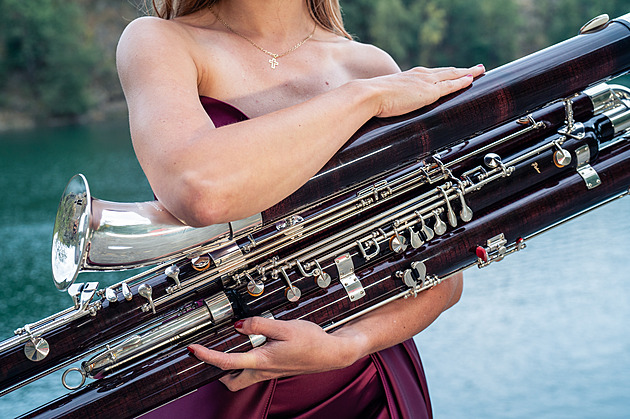 Kontrafagotistka Petra Malá. Její nástroj má délku pt metr a vyrábí jej jen...