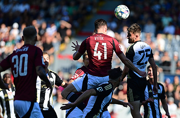 Budějovice - Sparta 0:2, outsider dřel v deseti, favoritovi stačil úsporný výkon