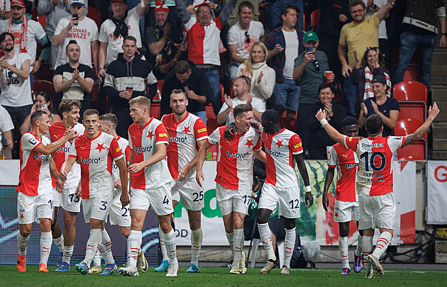 Slavia - Plzeň 3:0, góly lídra v první půli, proti bývalému týmu se trefil i Chorý