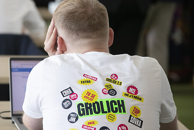 První profík mezi politickými komedianty. Přinese Grolichův nový styl lidovcům popularitu?