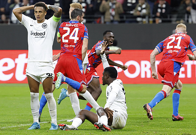 Frankfurt - Plzeň 3:3, bláznivý závěr, ve třetí minutě nastavení srovnal Jemelka