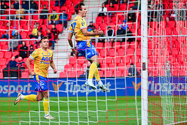 Pardubice - Teplice 0:1, tři červené, hosty v závěru spasil z penalty Čerepkai