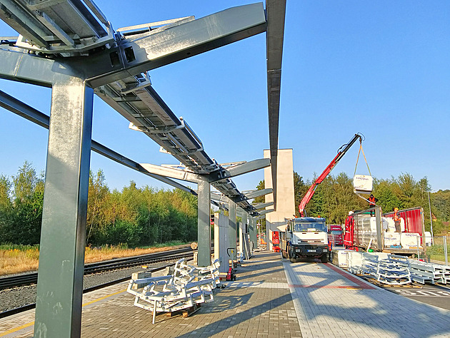 Nástupi�t� pro �elezni�ní i autobusovou dopravu na rekonstruovaném nádra�í v...