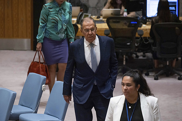 Jadernou mocnost neporazíte. Západ by tím spáchal sebevraždu, prohlásil Lavrov